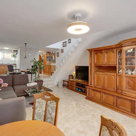 Lovely House In Americas *